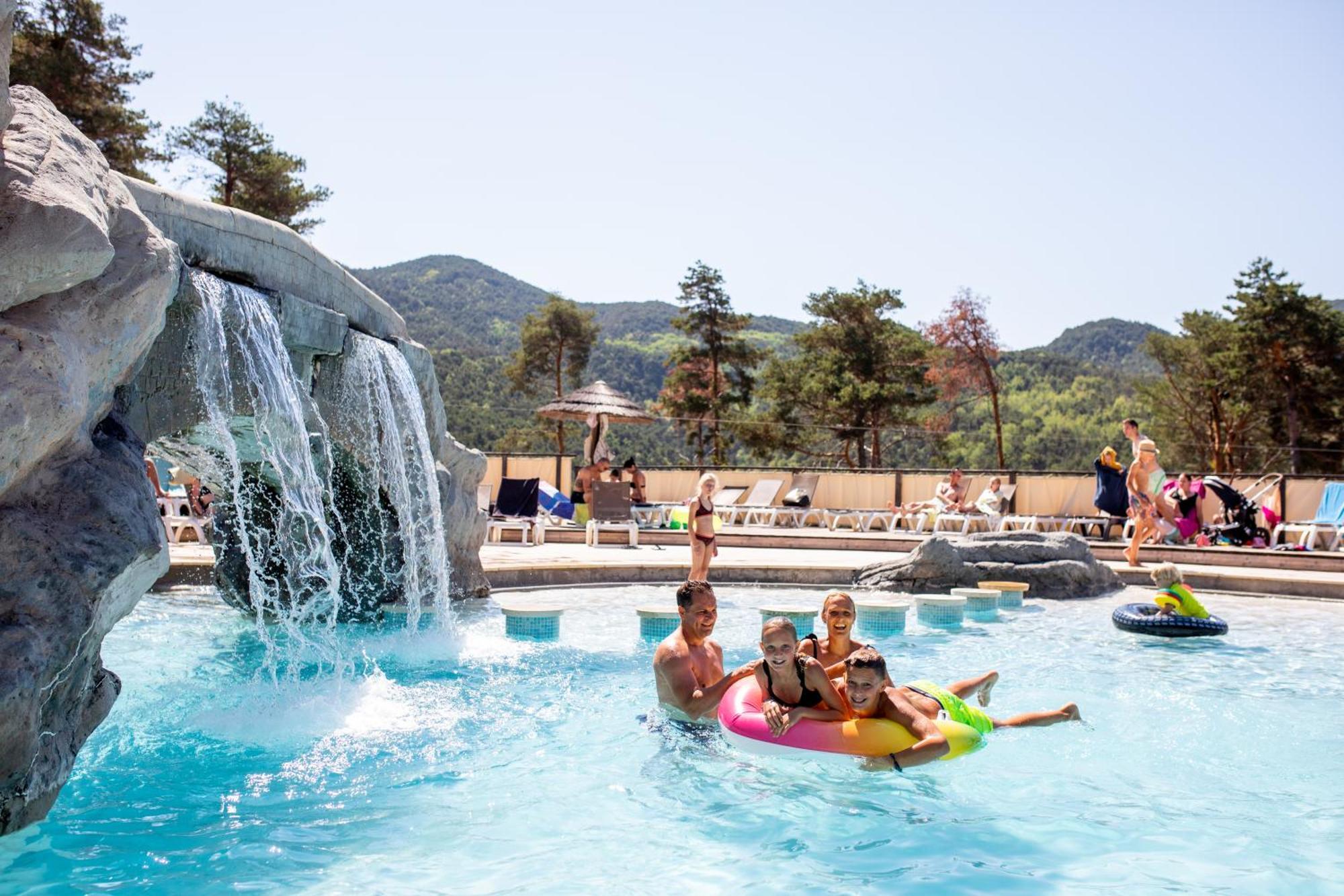 Camping Rcn Les Collines De Castellane Exterior photo